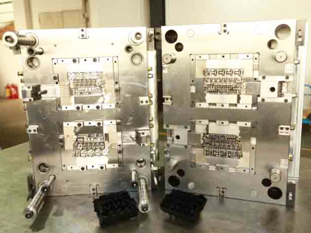 精密なプラスチック材料の金型